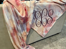 Load image into Gallery viewer, Personalized Tye Dye Effect Blanket
